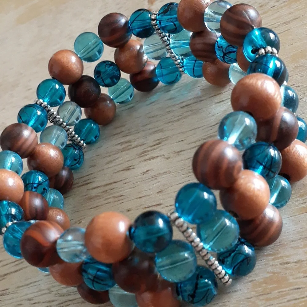 NWOT Triple Strand Beaded Bracelet Y111